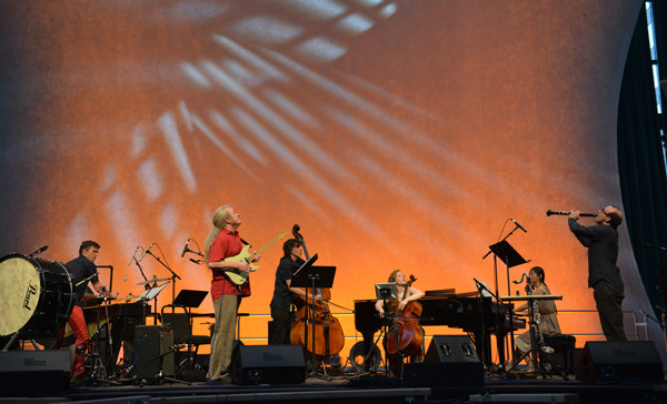 Bang on a Can All-Stars play Brian Eno’s <em>Music for Airports</em>